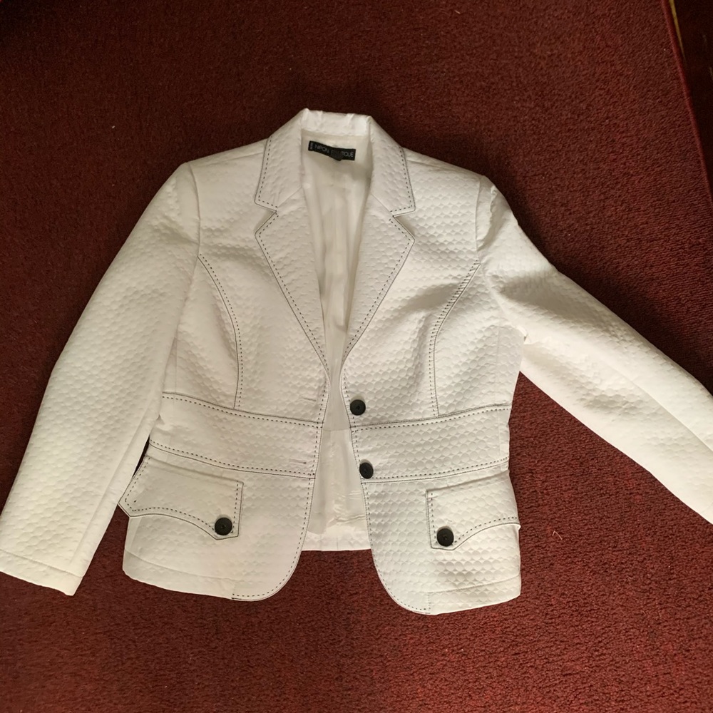 White Nipon Boutique Woman’s Blazer